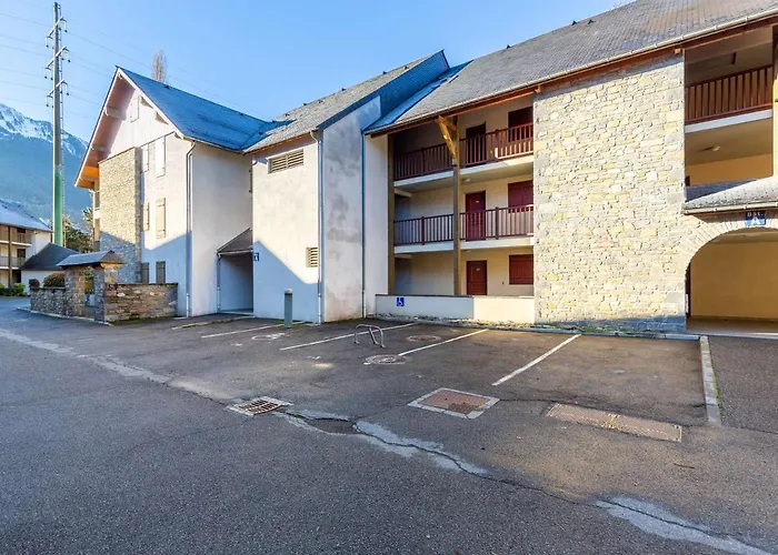 4 Pers Avec Piscine Et Parking A Aure - Fr-1-296-482