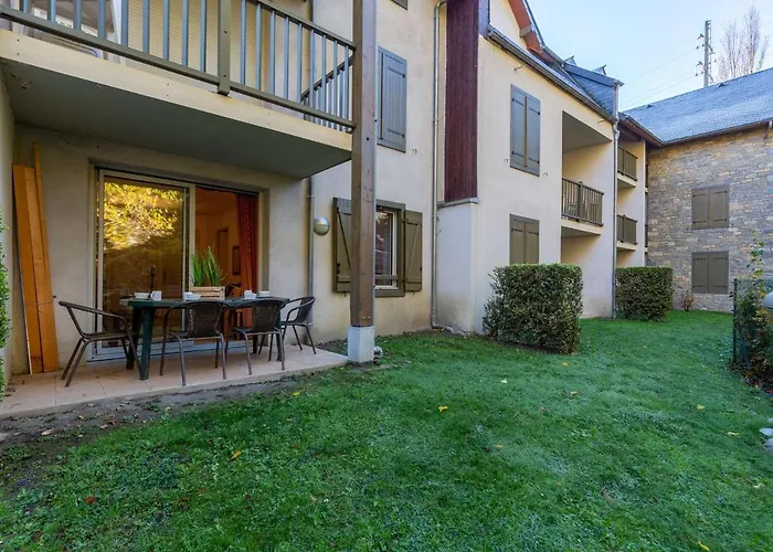 Daire 4 Pers Avec Piscine Et Parking A Aure - Fr-1-296-482