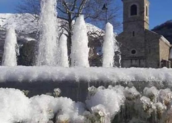 4 Pers Avec Piscine Et Parking A Aure - Fr-1-296-482 *